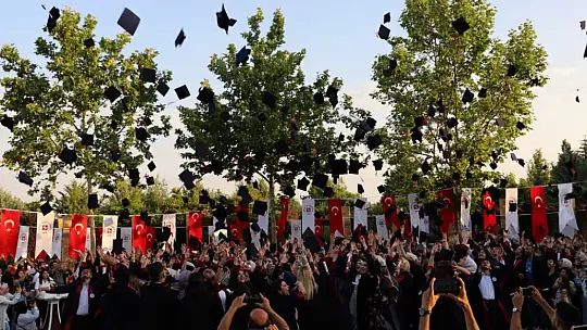 Fırat Üniversitesi'nde mezuniyet heyecanı