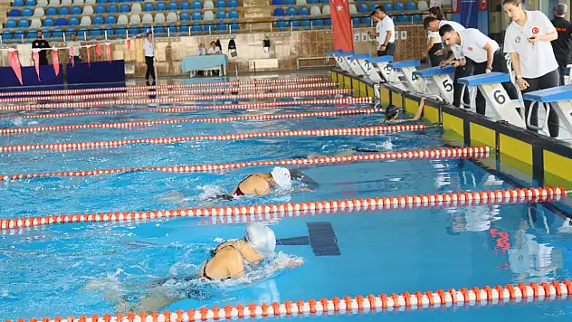Analig yüzme heyecanı Elazığ'da yaşandı