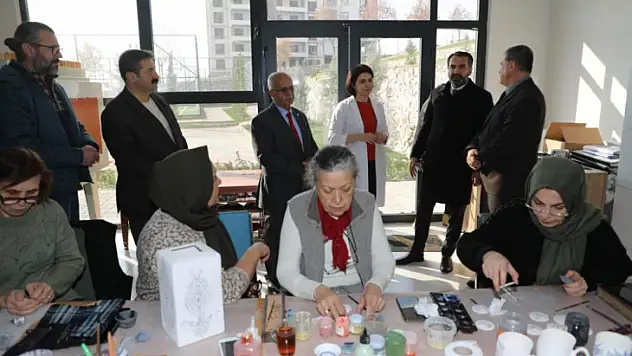 Başkan Şerifoğulları Sosyal Yaşam Merkezi'ni ziyaret etti