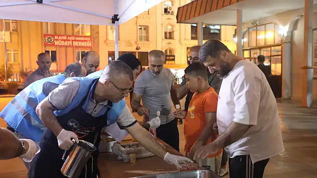 Elazığ Belediyesi'nden kandil ikramı