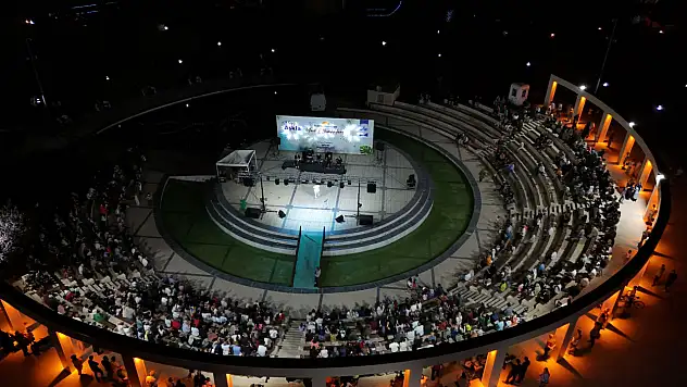 Elazığ'da yaz konserleriyle coşku sürüyor
