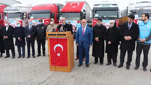 Elazığ'dan İdlib'e 8 tır yardım malzemesi