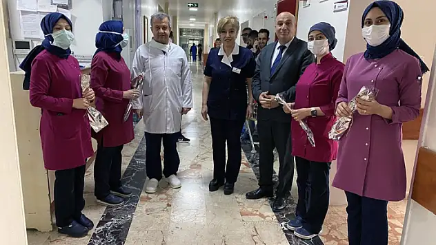 FÜ Hastanesi'nde hemşireler unutulmadı