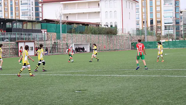 Futbol yarı final heyecanı Elazığ'da yaşandı