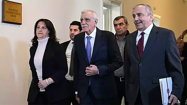 İmralı çağrısı okundu: PKK silah bırakıp kendini feshetsin