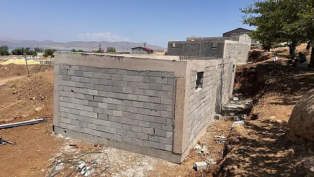Korucu köyündeki ahırların inşasında sona gelindi