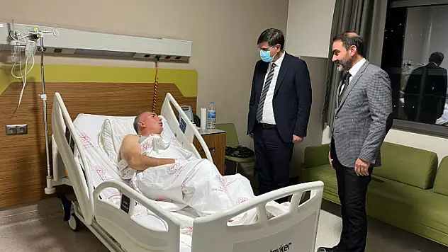 Milletvekili Şaroğlu ile Başkan Duran'dan yaralı Polis Memuruna ziyaret