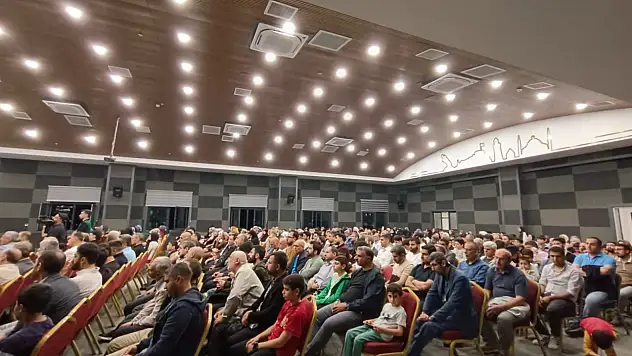 'Namaz ve Direniş' konferansı yoğun katılımla gerçekleşti