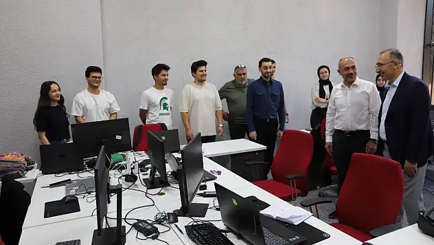 Rektör Prof. Dr. Fahrettin Göktaş'tan Prof. Dr. Yasemin Açık Ar-Ge Merkezine ziyaret