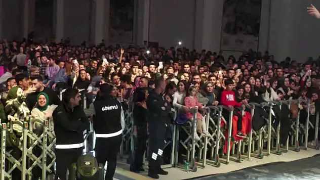 Sefo, Elazığ'da sevenleriyle buluştu