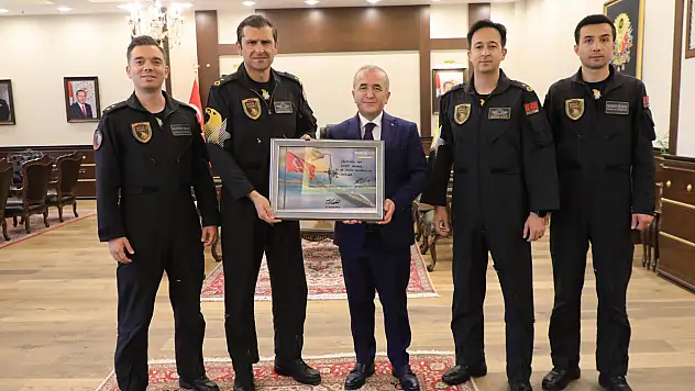 SOLOTÜRK ekibinden Elazığ Valisi Numan Hatipoğlu'na ziyaret