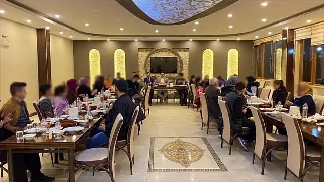 Yetim ve öksüz çocuklar için iftar verildi