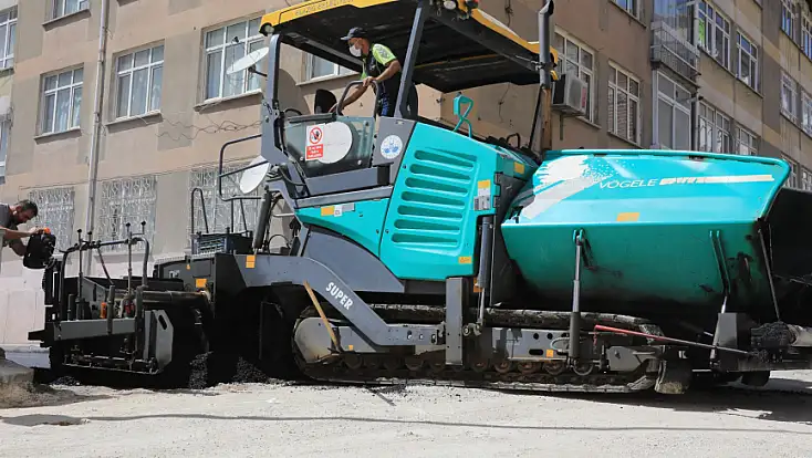 Elazığ Belediyesi, yol yenileme çalışmalarını sürdürüyor