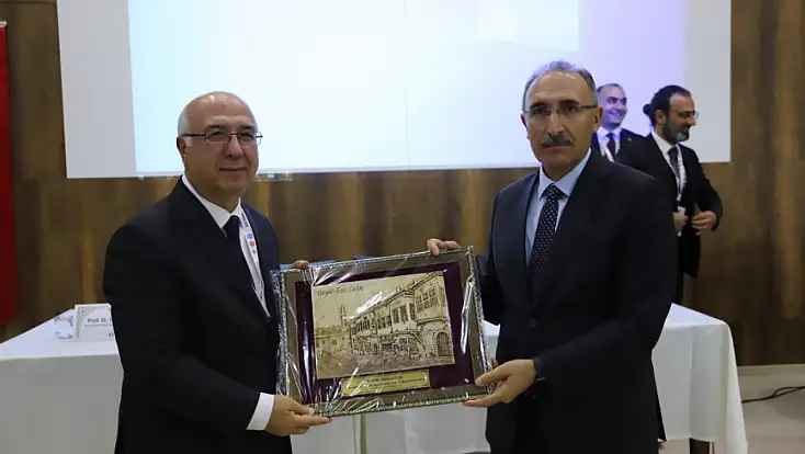 FÜ, Uluslararası Ekonomi Finans ve İşletme Kongresi’ne ev sahipliği yaptı