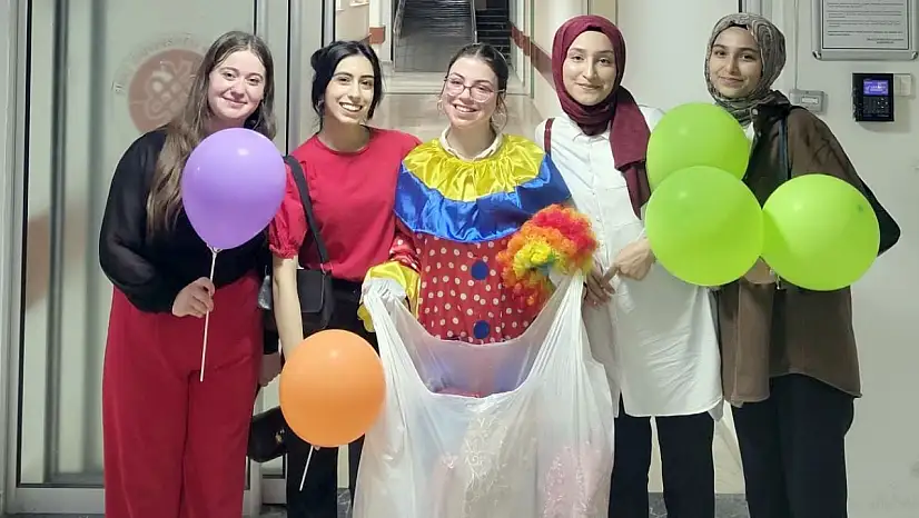 23 Nisan coşkusu, FÜ Hastanesinde tedavi gören minik yüreklerle buluştu