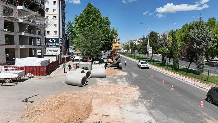 Cumhuriyet Mahallesi'nde kanalizasyon ve yağmur suyu hattı çalışmaları