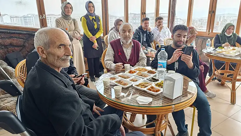 Fırat Üniversitesi Hastanesinde Kanser Haftası nedeni ile bir etkinlik düzenlendi