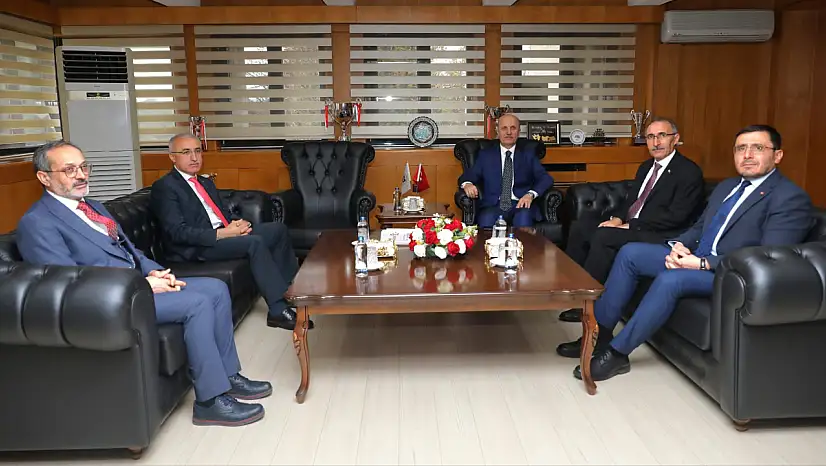 YÖK Başkanı Özvar, akademisyen ve öğrencilerle bir araya geldi