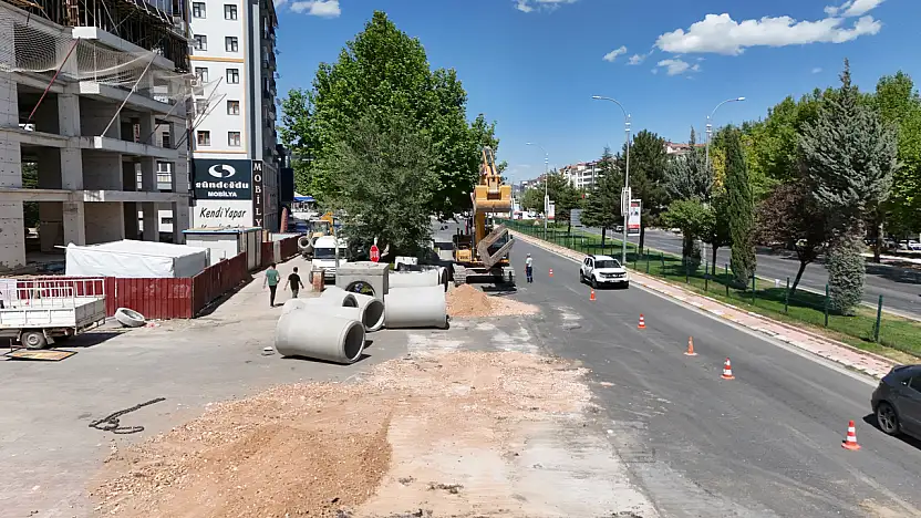 Cumhuriyet Mahallesi'nde kanalizasyon ve yağmur suyu hattı çalışmaları