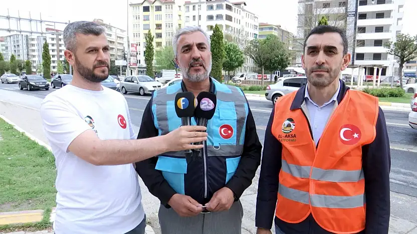 El Aksa Platformu Filistin ve Türk Bayraklı koku kartları dağıttı