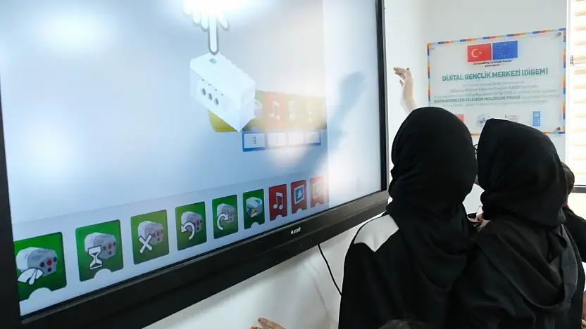 Elazığ Belediyesi Dijital Gençlik Merkezi'nde eğitimler başladı