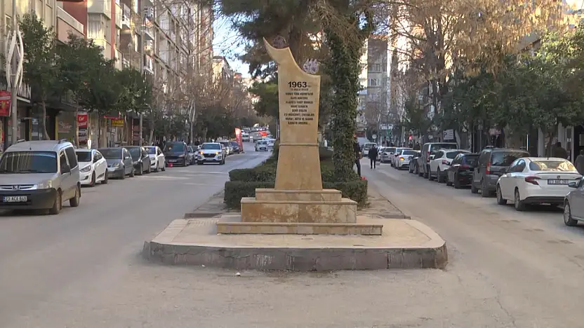 Elazığ Belediyesi, Şehit İlhanlar Caddesi'nde yol yenileme çalışması başlatıyor