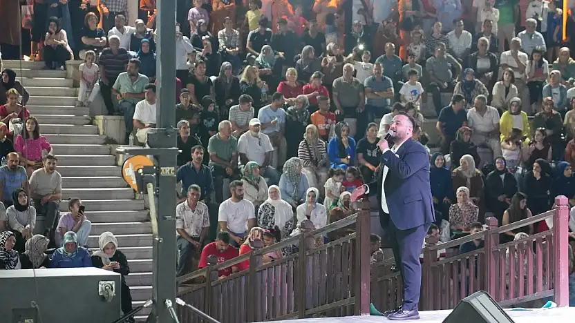 Elazığ Belediyesi yaz konserleri doludizgin sürüyor