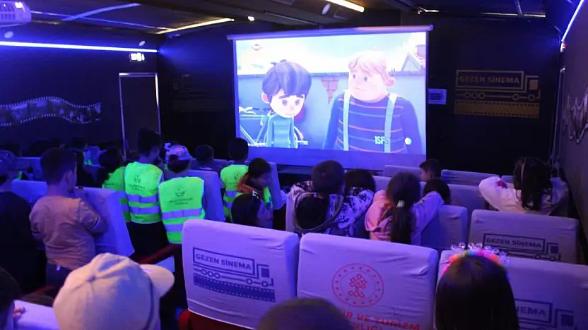 Elazığ'ın ilçeleri 'Gezen Sinema Tırı' ile buluşuyor