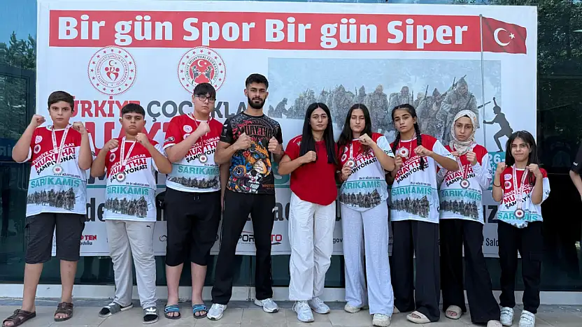 Elazığlı sporcular Muay Thai şampiyonasında derecelerle döndü