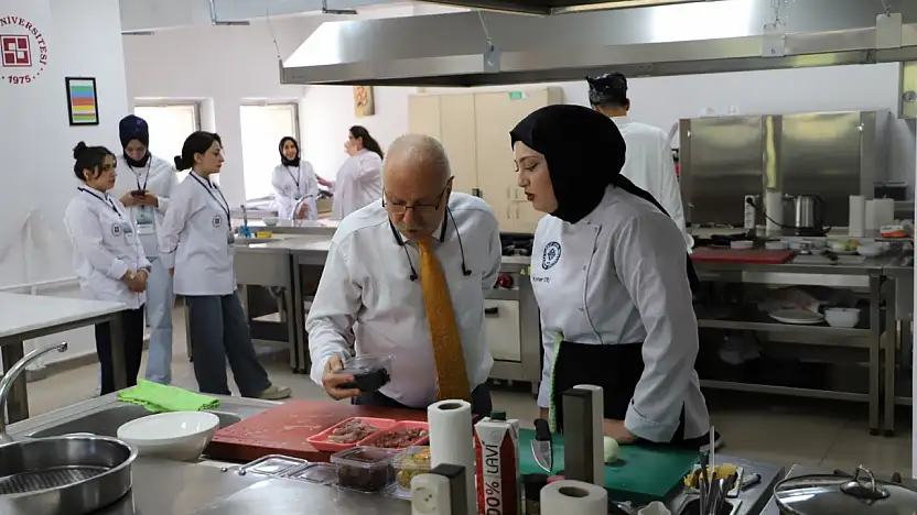 Fırat Üniversitesi'nde yemek yarışması düzenlendi