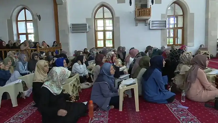 Harput Klasik Hadis Meclisi Programı ilmi dersler ile devam etti