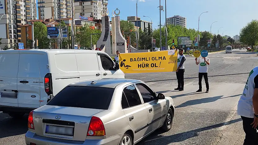 HÜDA PAR Gençlik Kolları'ndan: 'Bağımlı Olma, Hür Ol' farkındalık etkinliği