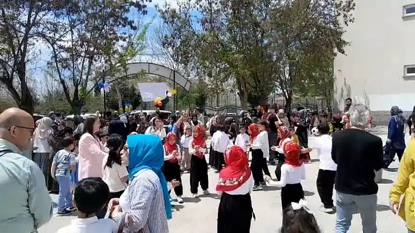Nahit Ergene Ortaokulu'ndan geleneksel bahar şenliği