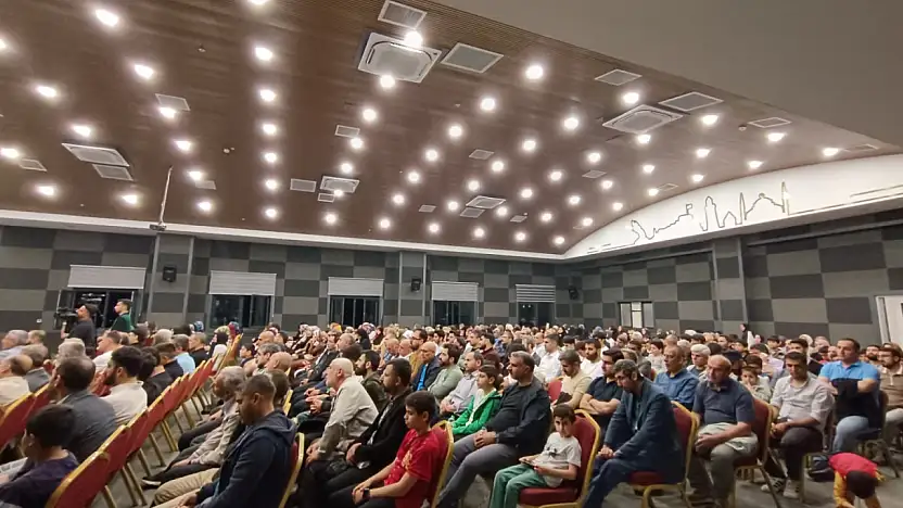 'Namaz ve Direniş' konferansı yoğun katılımla gerçekleşti