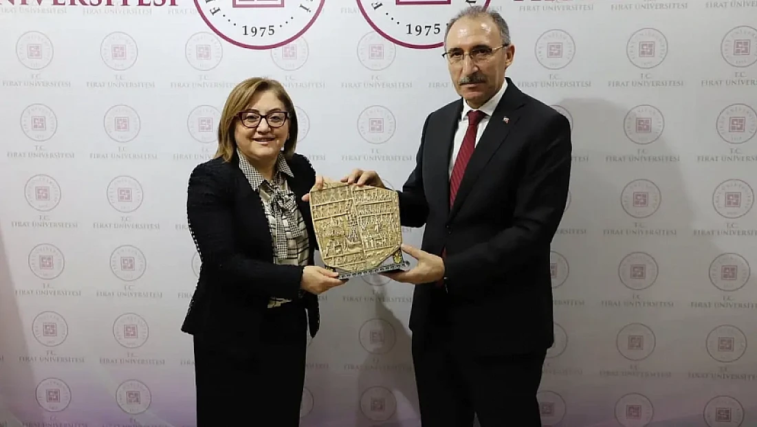 Başkan Şahin: Rektör Göktaş’ı ayakta alkışlıyorum