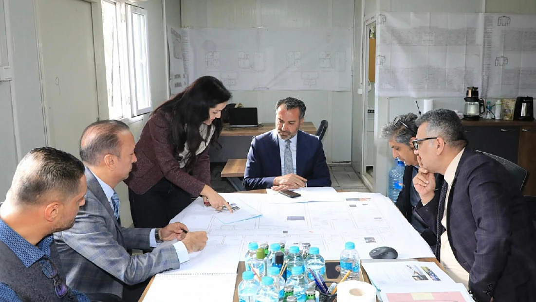 Başkan Şerifoğulları, tarihi Öğretmenevi'nde çalışmaları inceledi