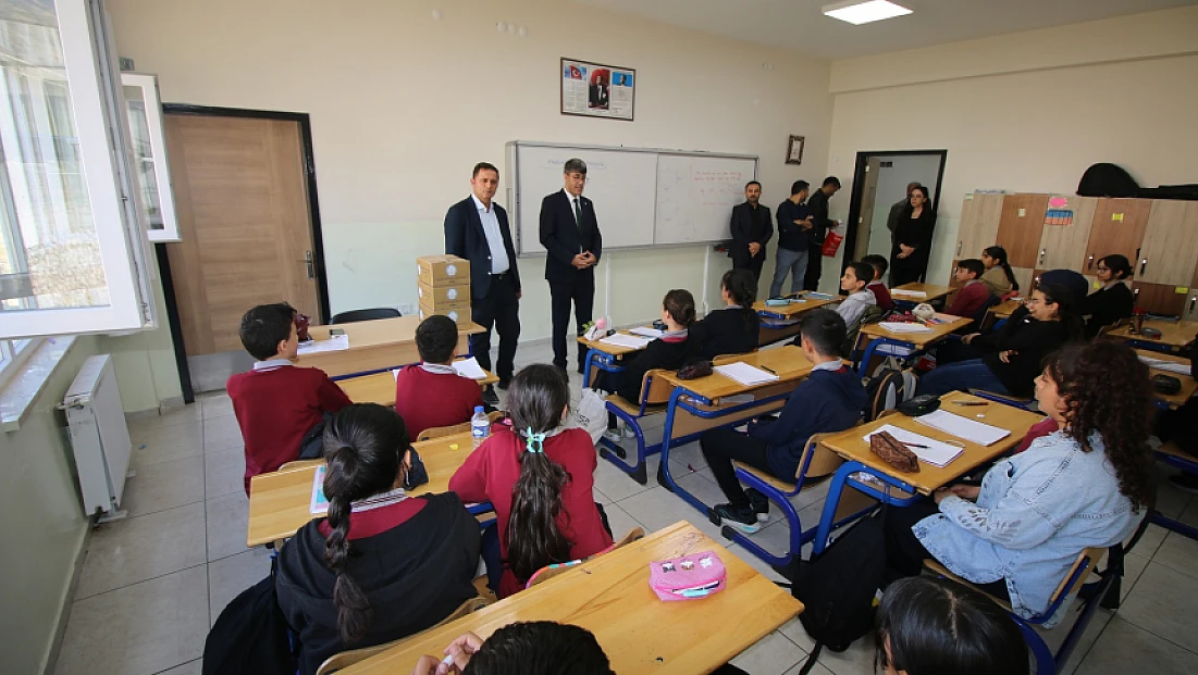 Başkan Yücel Doğan'dan öğrencilere destek