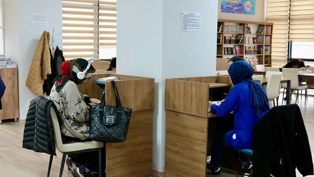 Elazığ Belediyesi bünyesinde hizmet veren kütüphaneler yoğun ilgi görüyor
