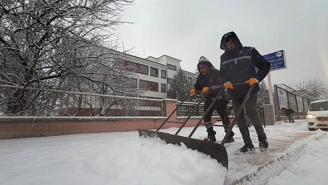 Elazığ Belediyesi Gazi Caddesi’nde kar küreme çalışmaları yapacak