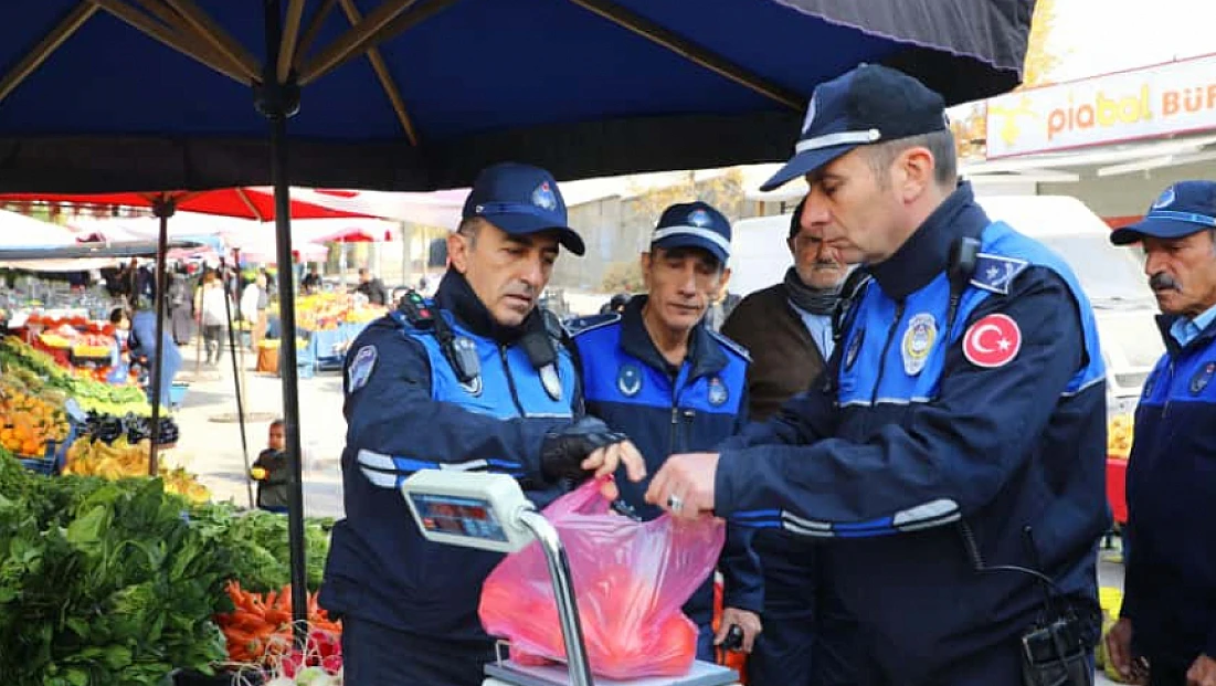 Elazığ Belediyesi zabıta ekiplerinden pazar yerlerine denetim