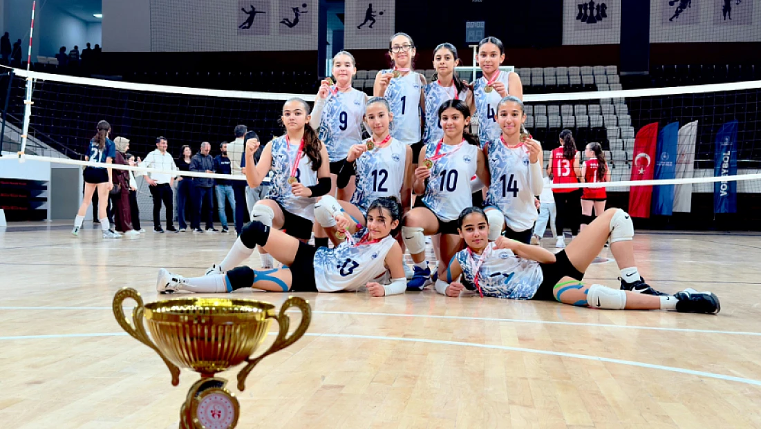 Elazığ Belediyespor, her kulvarda başarıya koşuyor