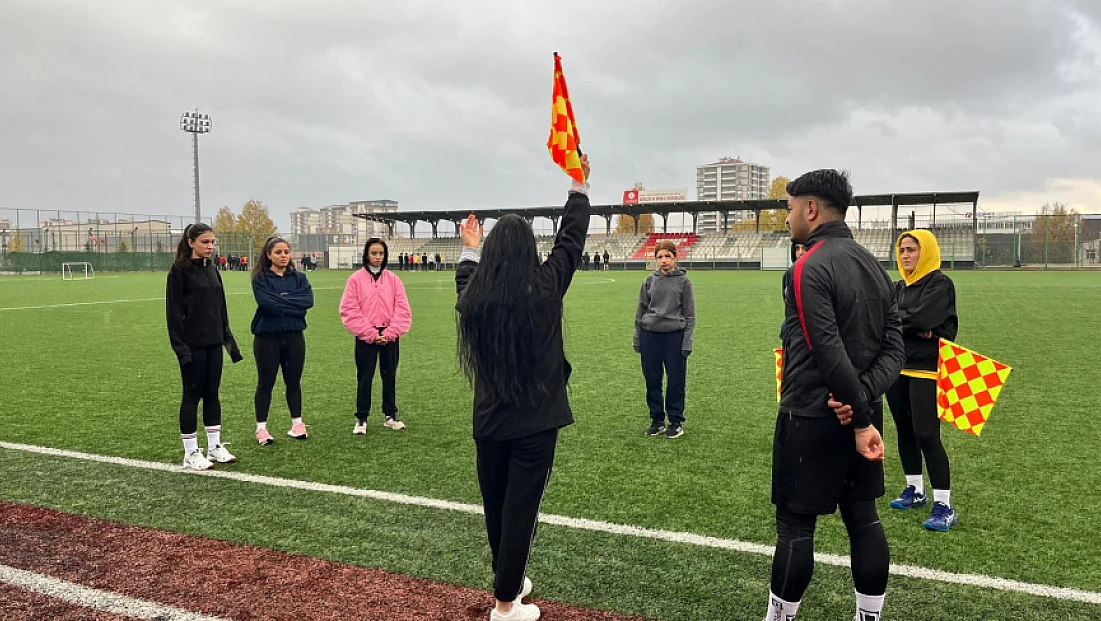 Elazığ’da futbol aday hakem kursu tamamlandı
