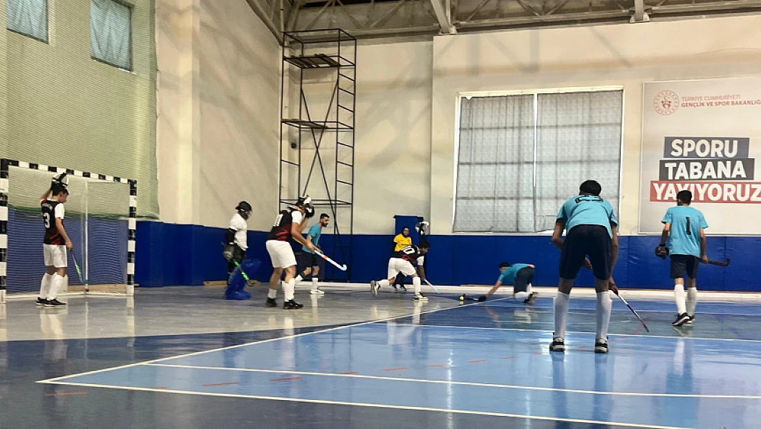 Elazığ hokeyde yarı finale adını yazdırdı