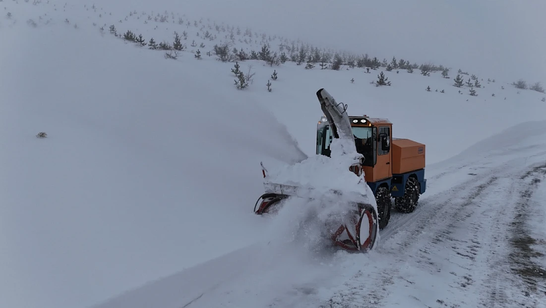 Elazığ İl Özel İdaresi’nden yoğun kar mesaisi