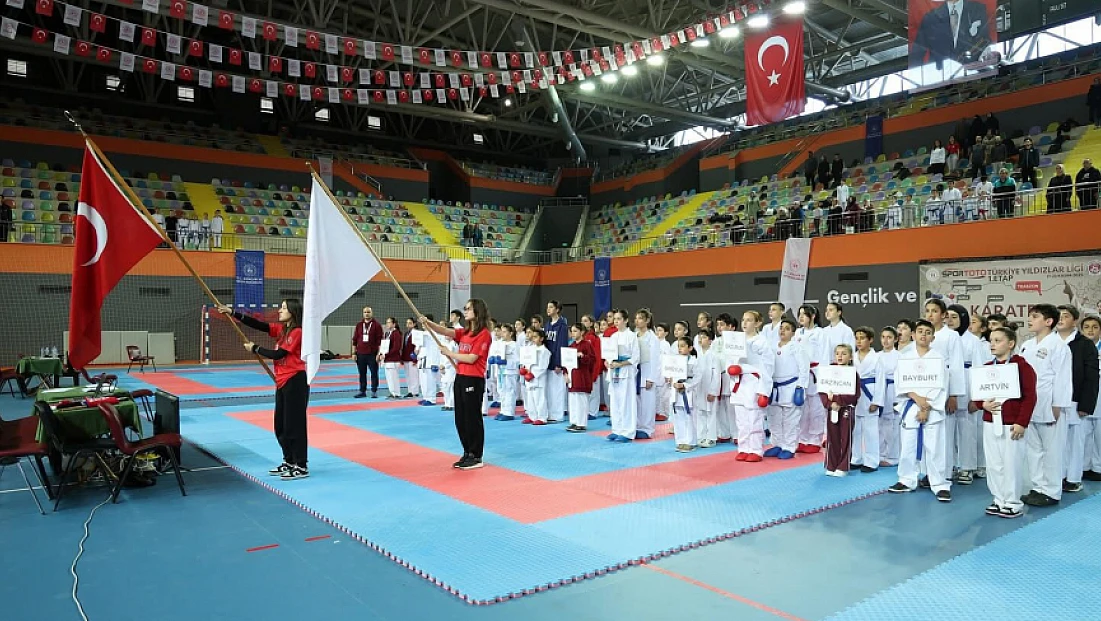 Elazığlılardan Diyarbakır’da karate rüzgârı