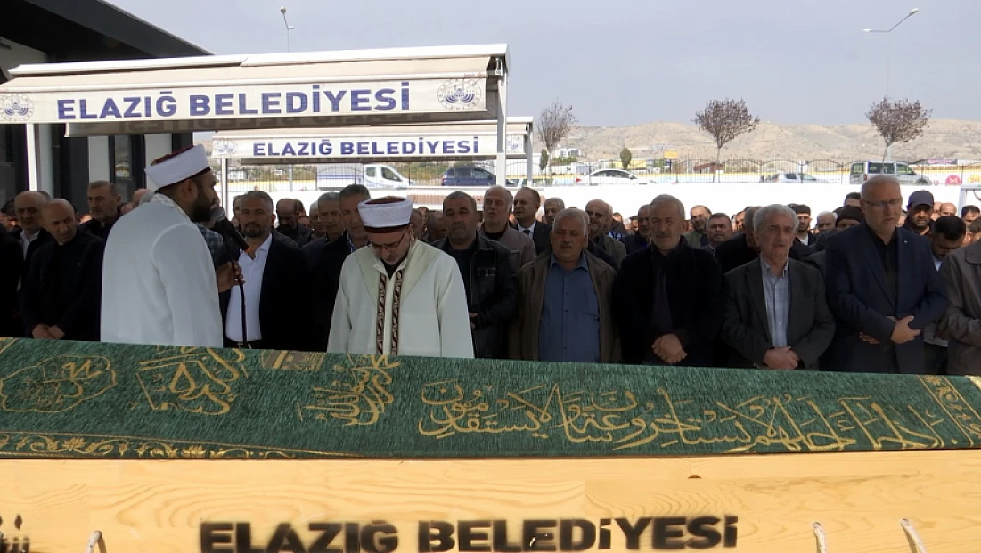 Fenomen Çilekçi Duran Deveci son yolculuğuna uğurlandı