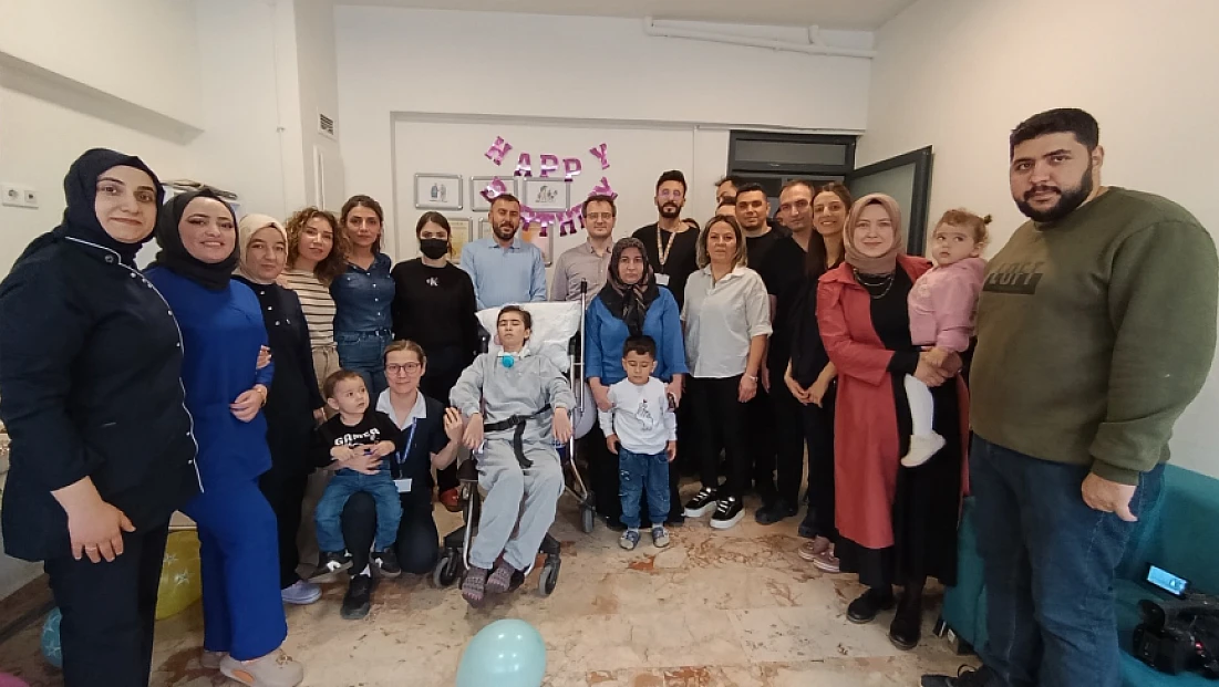 Fırat Üniversitesi Palyatif Bakım Kliniği’nde Doğum Günü Sürprizi