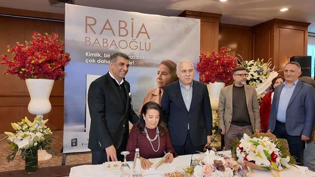 Hemşehrimiz Babaoğlu imza gününde okurları ile buluştu