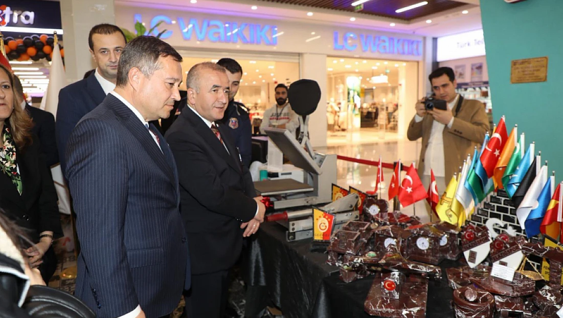 Hükümlü ve tutukluların yaptığı resimler sergilendi