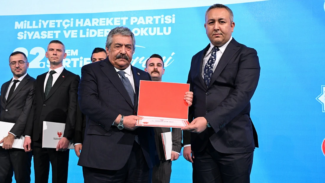 MHP Siyaset ve Liderlik Okulu’nda sertifika töreni